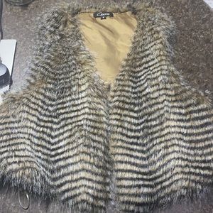 Cecilia Faux fur vest (Dea)